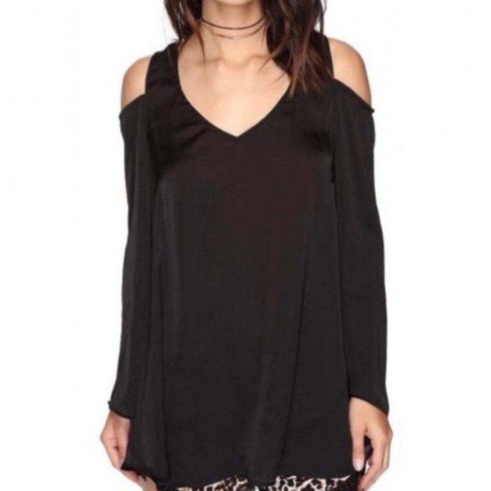 3 for $15 🌸 Show Me Your MuMu Peek-a-Boo Cold Shoulder Long Sleeve Tunic Top